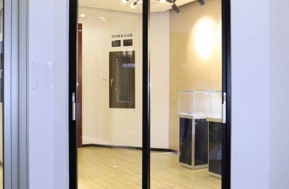 Thi công cửa nhôm trượt quay