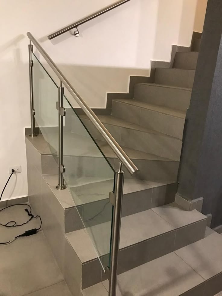 Tiêu chuẩn kỹ thuật đảm bảo an toàn cho cầu thang kính cường lực