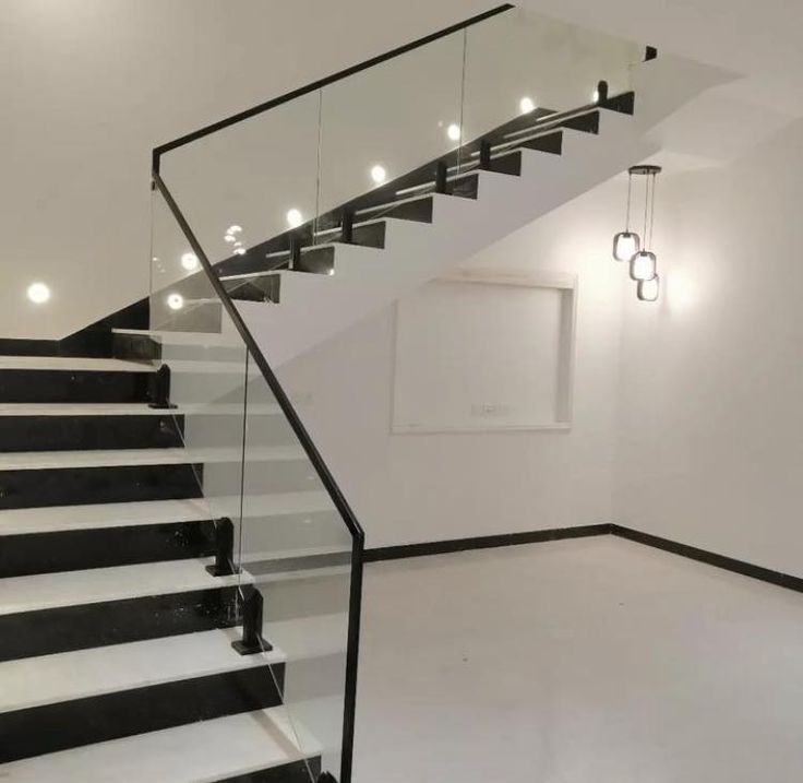 Cầu thang kính cường lực Nhôm Kính Đăng Khoa – Đơn vị thi công uy tín tại TP.HCM