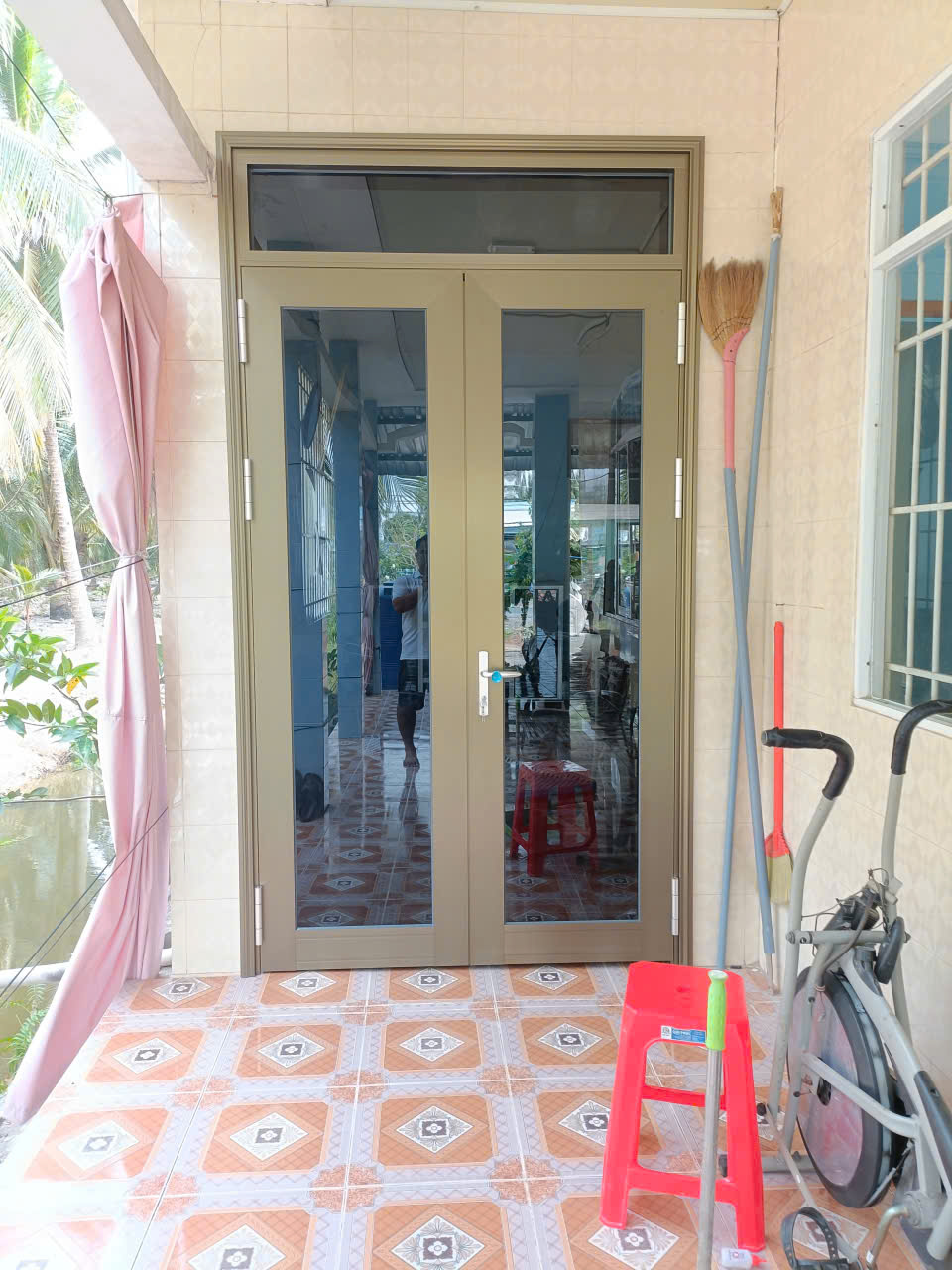 Cửa nhôm Xingfa 2 cánh là gì? Vì sao phù hợp với nhà hiện đại?