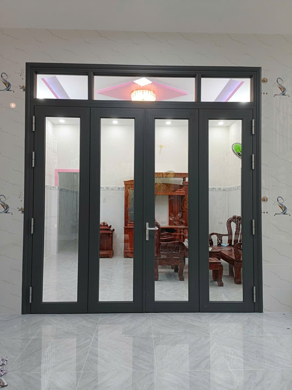 Vì sao Cửa nhôm Xingfa màu đen được ưa chuộng?