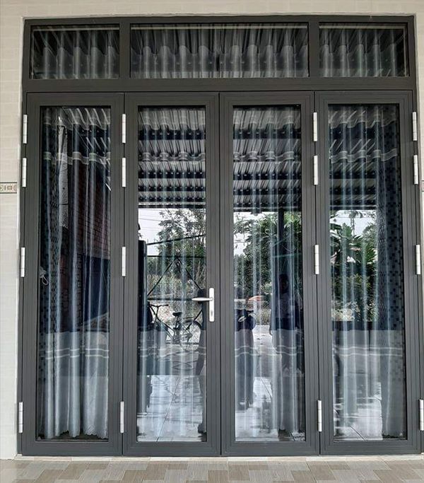 Nên chọn cửa nhôm Xingfa hay nhôm thường cho từng công trình?