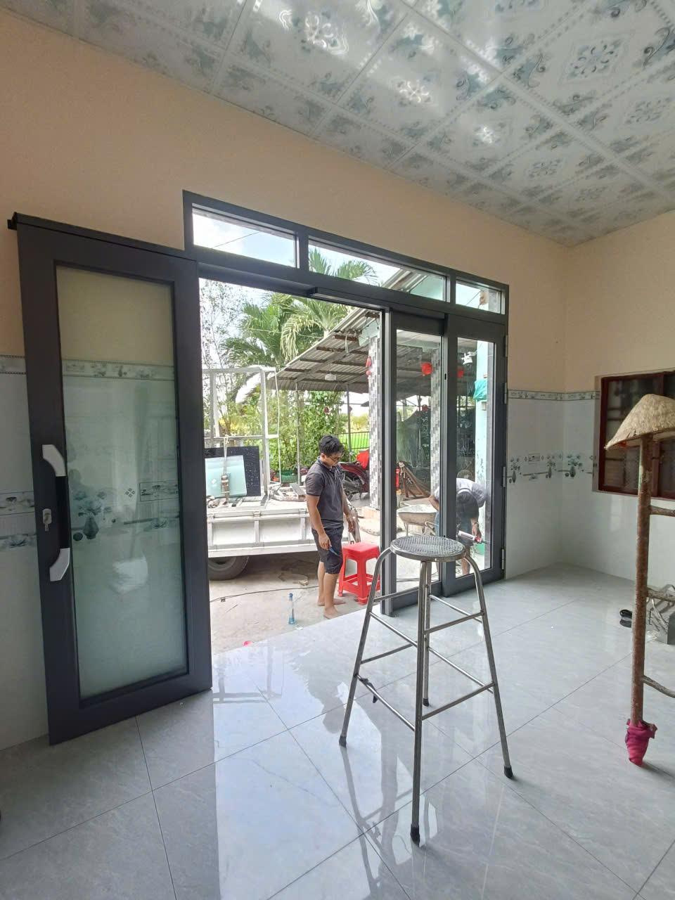 Có nên chọn cửa trượt quay giá rẻ?